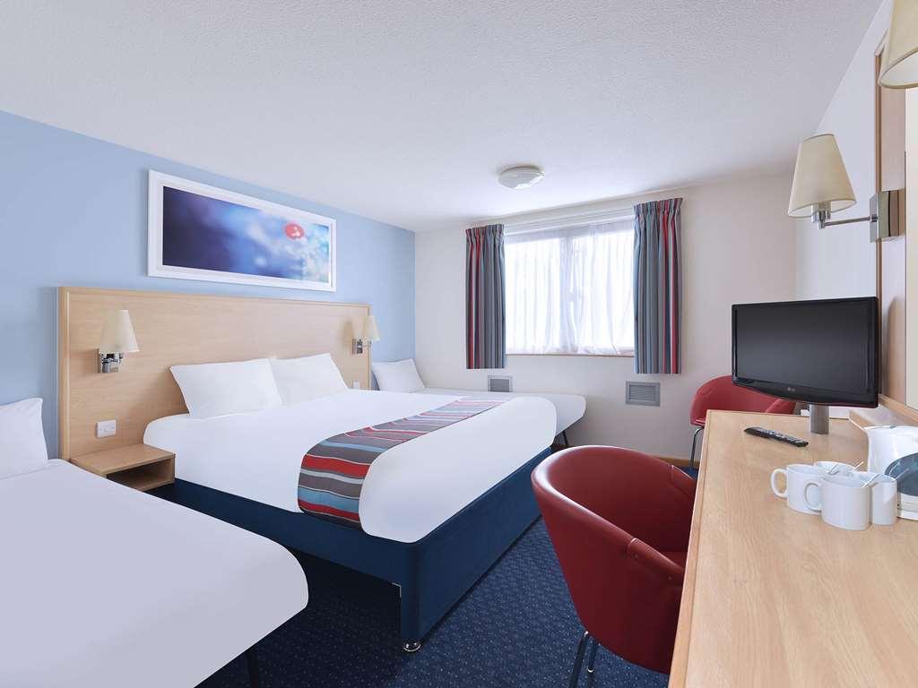 Travelodge Birmingham Dudley Zimmer foto