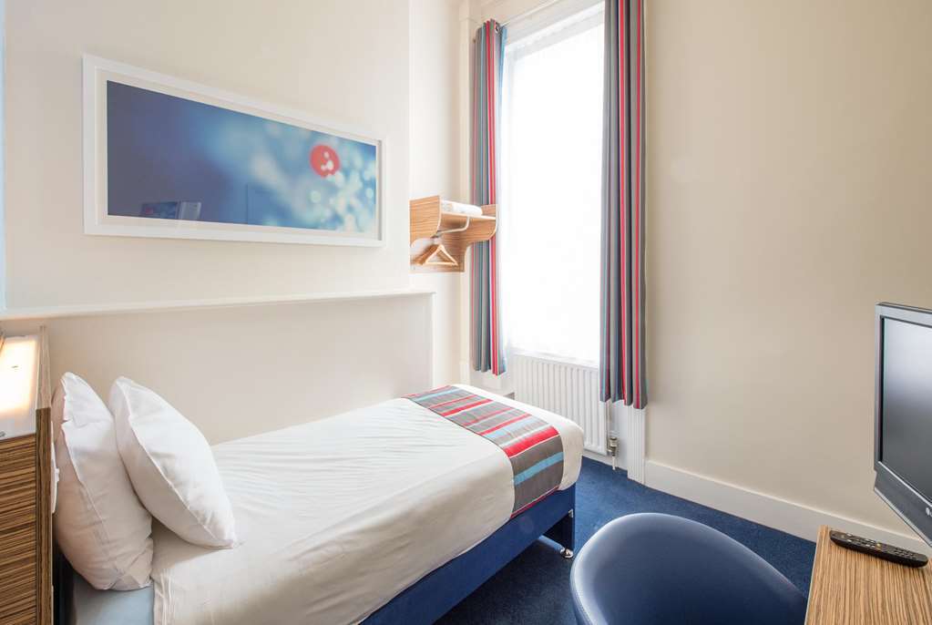 Travelodge Birmingham Dudley Zimmer foto